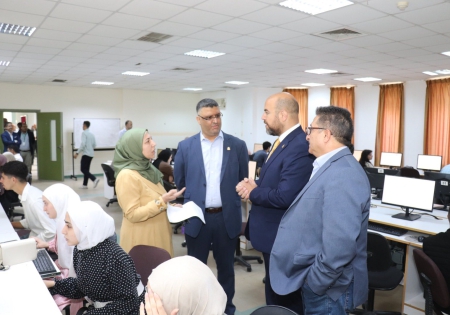 رئيس الجامعة الدكتور مالك الشرايري يتابع عملية القبول وإجراءات التسجبل للطلبة المستجدين